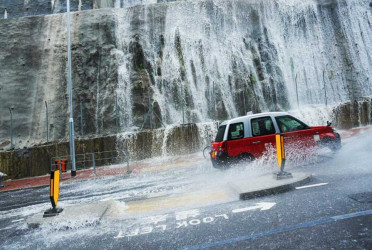 Hong Kong issues highest weather warning