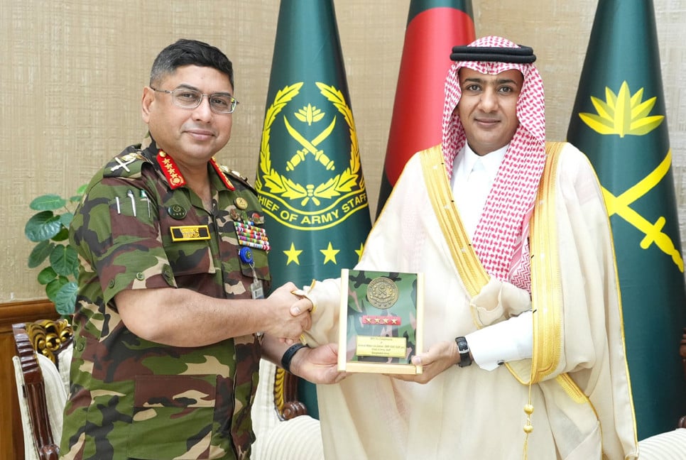 Saudi ambassador meets army chief