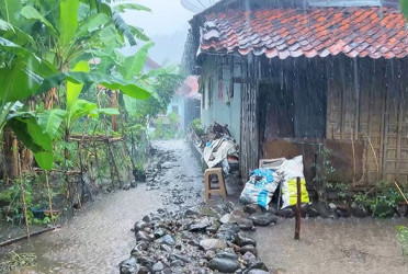 Heavy rains may trigger flash floods in seven districts
