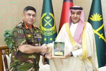 Saudi ambassador meets army chief