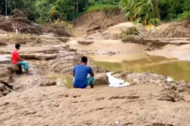 Feni faces renewed flood threat as embankment repairs stall