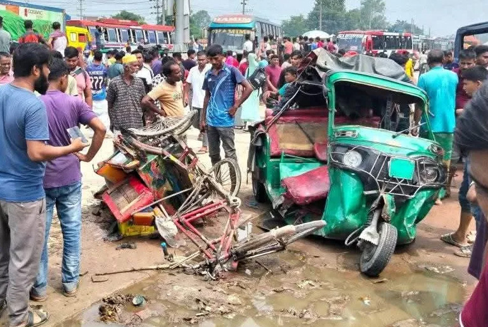 2 siblings killed, 11 injured in separate road crashes in Bogura