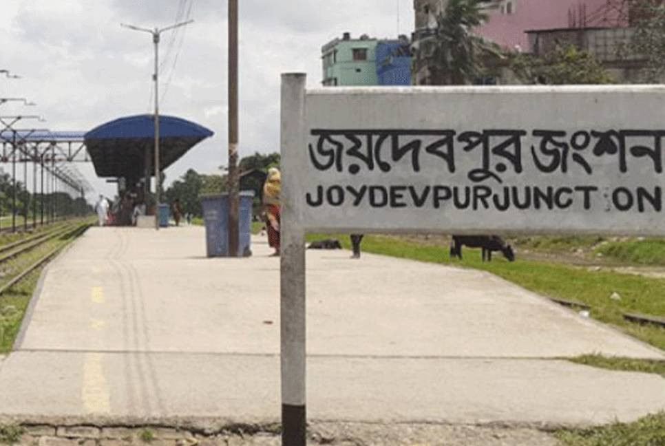 Rajshahi-bound Padma Express derails in Joydebpur