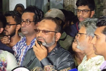 DU VC reasserts ban on ‘dormitory politics’ amid late-night protests