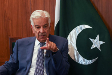 Pakistan’s defense minister rejects Indian claim of downing six jets
