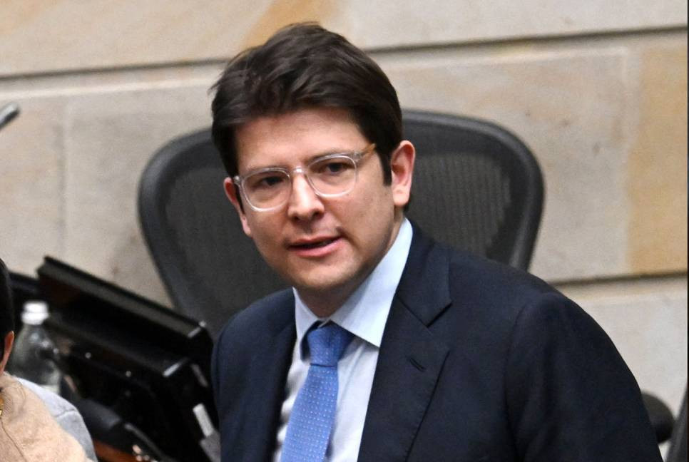 Colombian Senator Uribe dies two months after being shot