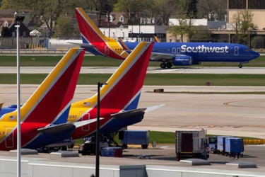 Over 750 Southwest flights canceled, stranding passengers across US