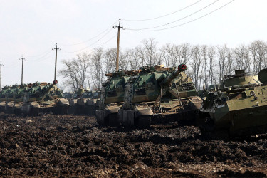 Ukrainian forces face major encirclements in Donbass, former commander warns