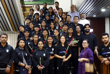 U-20 women's football team returns home