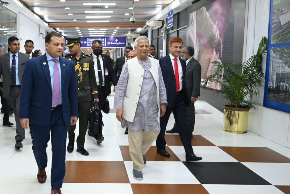 Prof Yunus returns home from Malaysia