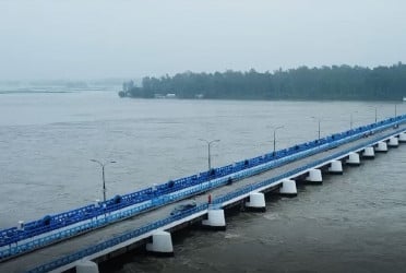 Teesta swells 7cm above danger mark, floods inundate Nilphamari