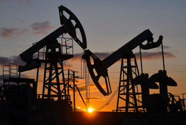 Oil prices steady as markets await U.S. inventory data and Trump-Putin meeting