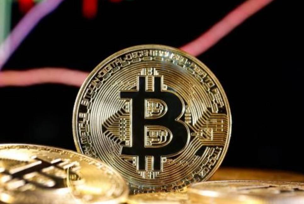 Bitcoin hits record high above $124,000