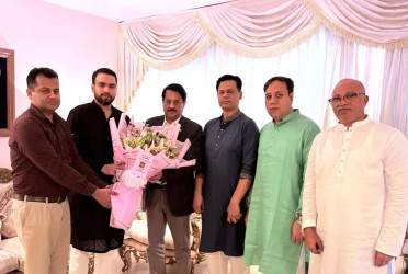 Prof Yunus sends birthday bouquet to Khaleda Zia
