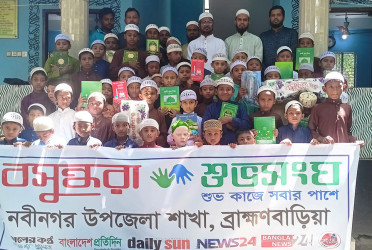 Shuboshongho distributes gifts among Madrasah students