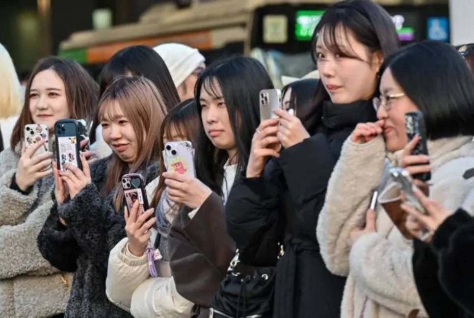 Japanese city considers two-hour daily smartphone cap to fight screen addiction
