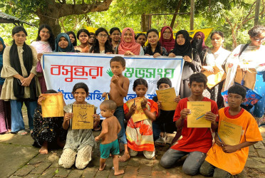Shuvosangho stands beside street children of Swapno Pathshala