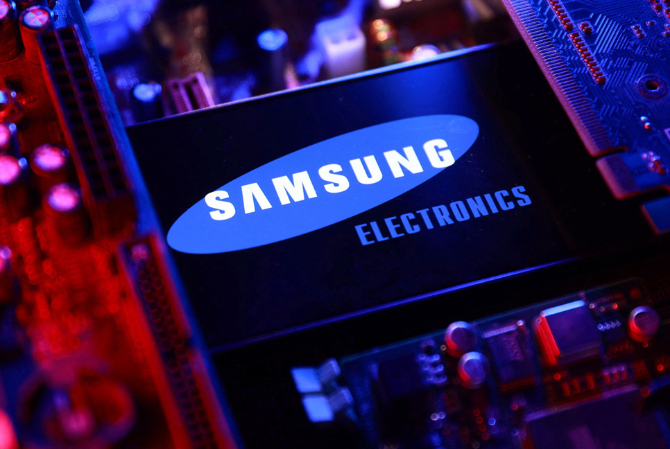 US weighs annual China chip supply approvals for Samsung, Hynix