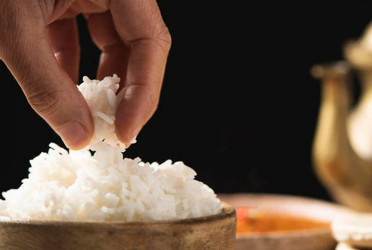 The surprising health perks of eating with your hands
