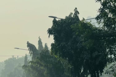 Dhaka's air quality remains ‘moderate’ this morning