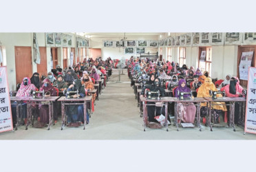 Shuvosangho assists helpless women in Pabna