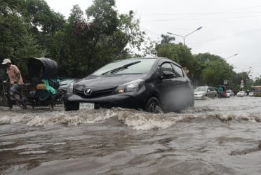 Heavy rains lash Dhaka, likely to continue until afternoon