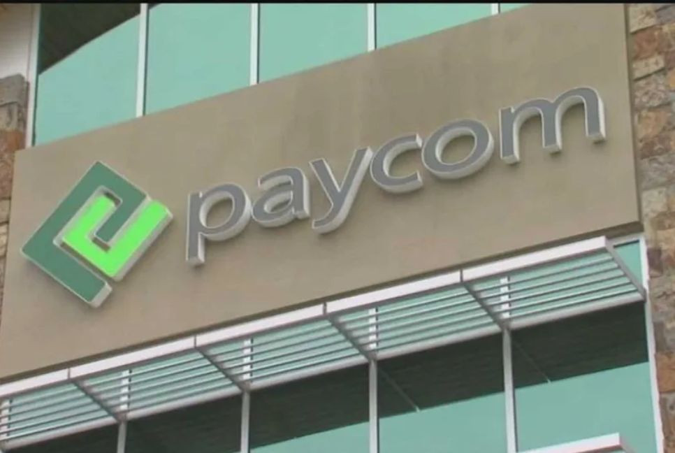 US company to replace over 500 employees with AI