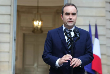 France's new PM resigns, hours after cabinet unveiled