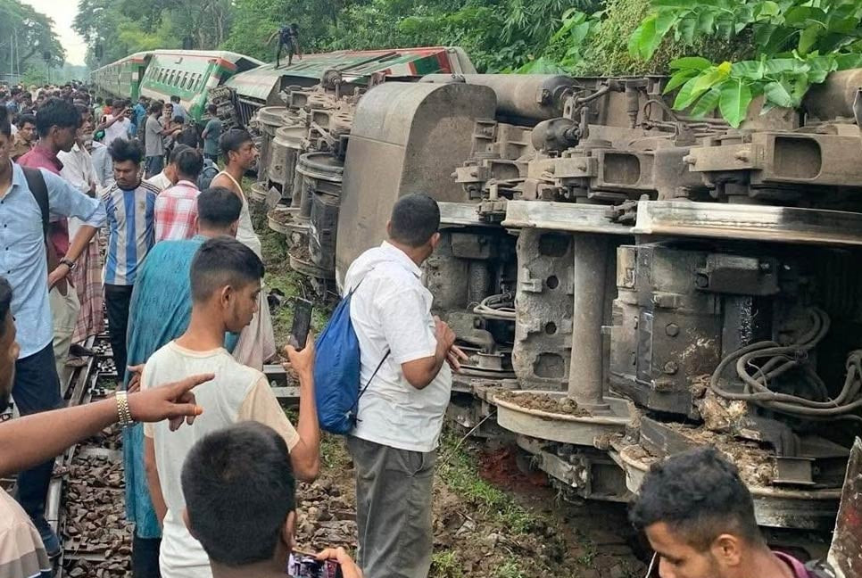 Rail services restored after Udayan Express derails in Sylhet