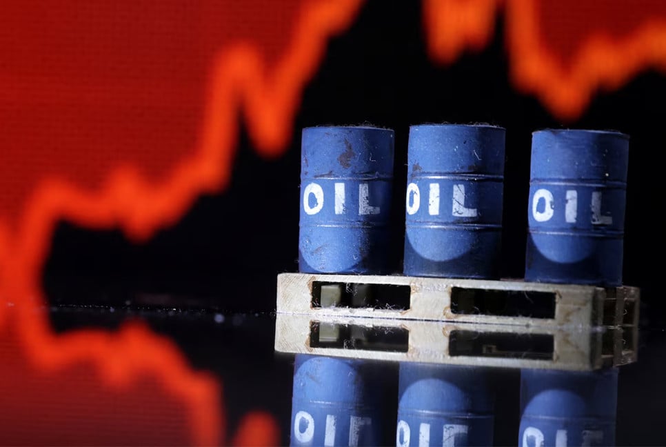 Oil eases as Gaza ceasefire cools risk premium