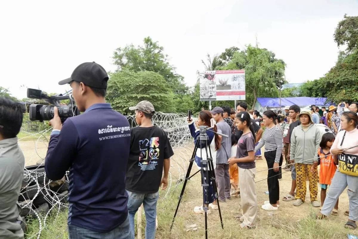 Cambodian villagers protest at border over Thai eviction plan