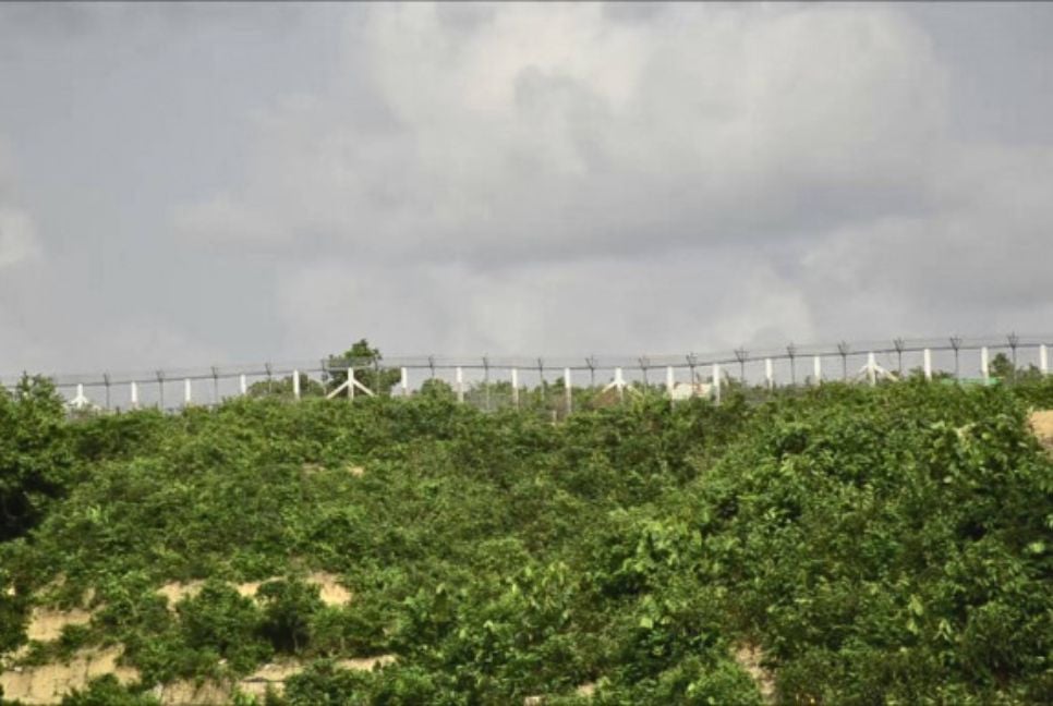 Gunfire in Myanmar triggers panic along Bangladesh border