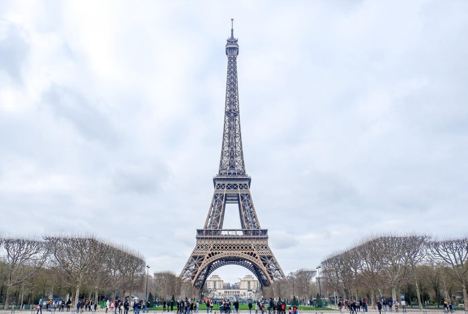 Is the Eiffel Tower really being demolished in 2026?