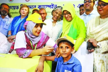 Over 1 million children vaccinated on 1st day of national typhoid campaign