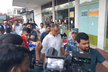 Bashiruddin visits HSIA to monitor fire situation