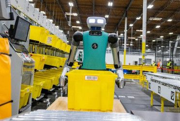 Amazon uses AI to make robots better warehouse workers