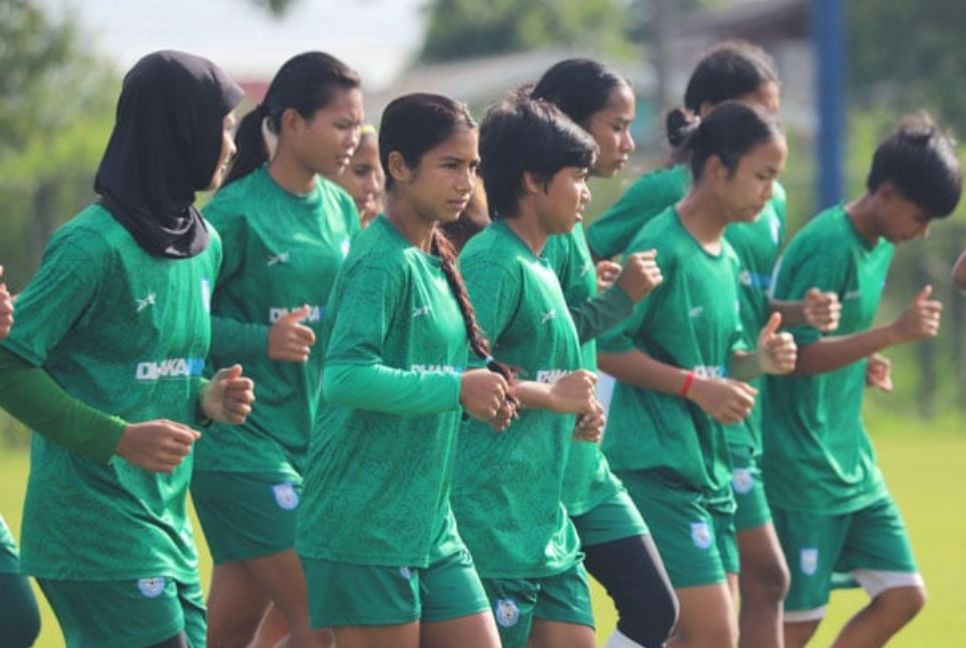 Women's football team continue training in Bangkok