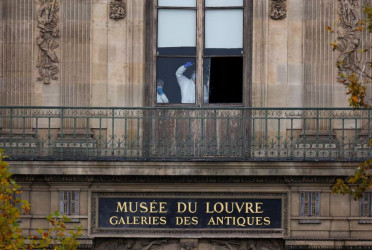Suspects in Louvre jewel heist arrested near Paris