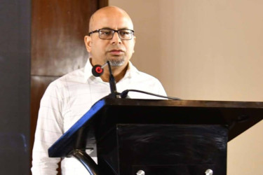 Taiyeb urges registration of mobile phones imported from abroad