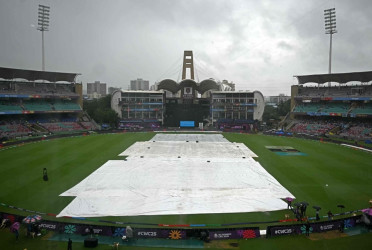 Rain delays Women's World Cup final toss