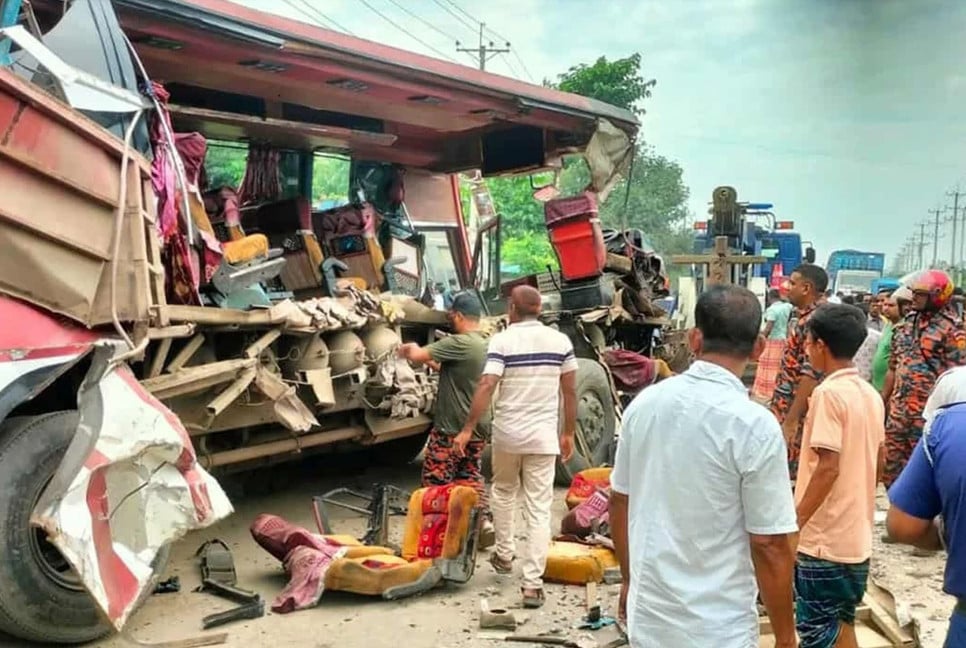 3 killed in head-on collision between 2 buses in Habiganj