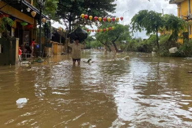 Vietnam flood death toll rises to 40 as Typhoon Kalmaegi approaches