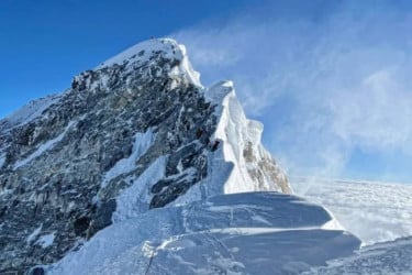 Avalanche on Nepal’s Mount Yalung Ri kills 7 climbers, 4 missing