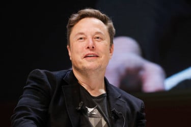 Tesla shareholders approve Elon Musk’s $1 trillion pay package