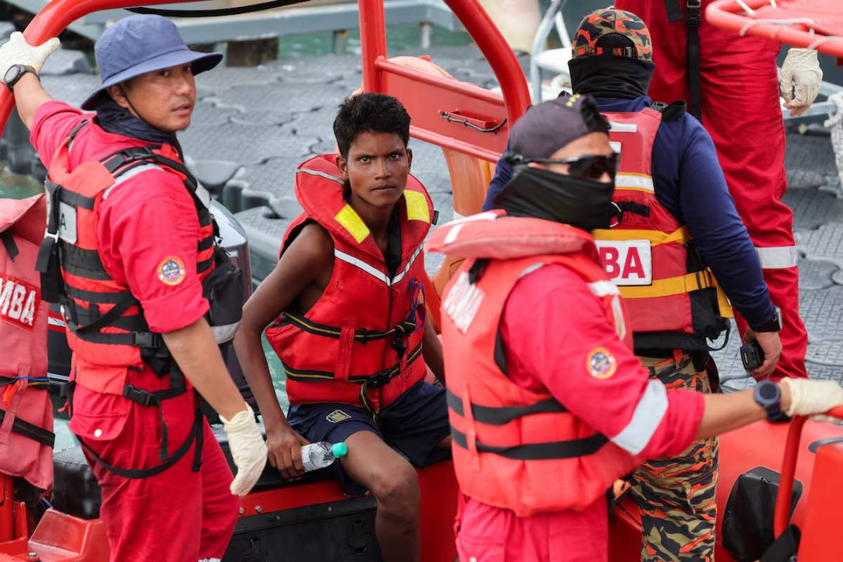 Malaysia, Thailand resume search for missing Rohingya after deadly boat sinking
