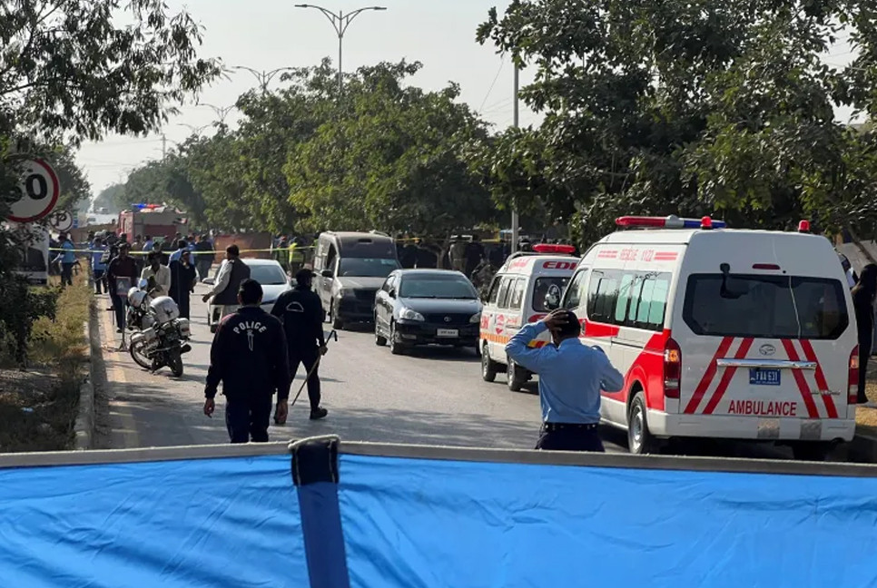 Blast outside Islamabad court in Pakistan kills at least 12