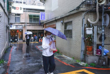 Typhoon Fung-wong brings floods to Taiwan