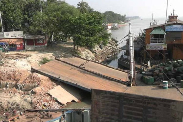 Paturia ferry chaos: 4 ghats out of service for 3 months