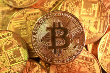 Bitcoin dips nearly 2% to $93,684 amid recent volatility