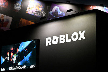 Roblox blocks children from chatting to adult strangers